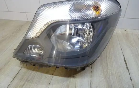 Mercedes-Benz Sprinter W906 Headlight/headlamp A9068202361