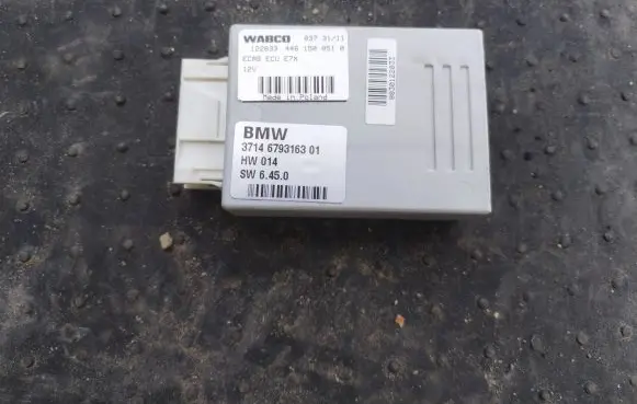 BMW X5 E70 Air suspension control unit module (rear) 6793163