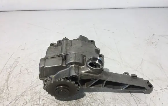 Mercedes-Benz Vito Viano W639 Oil pump 6421810901