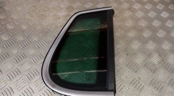 Volkswagen Tiguan Rear side window 5N0845042L