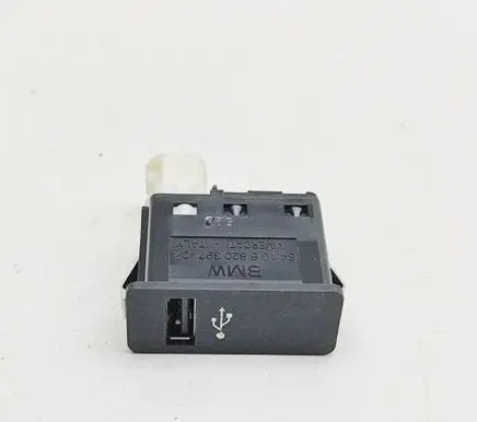 BMW i3 USB socket connector 6820397