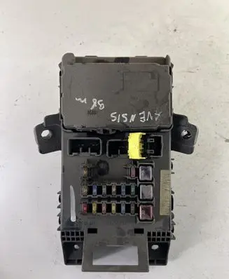 Toyota Avensis T220 Fuse module 8278005010 180440012698