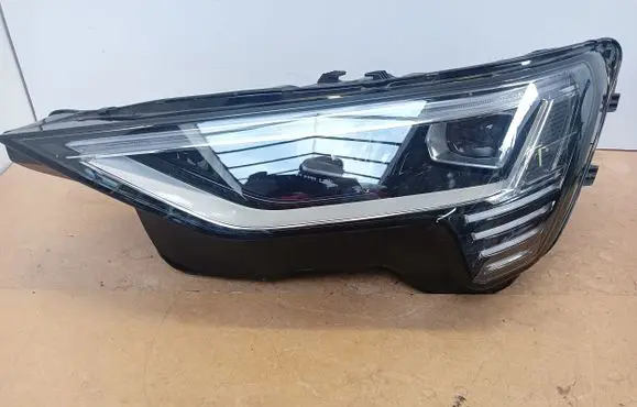 Audi e-tron Headlight/headlamp 4KE931039