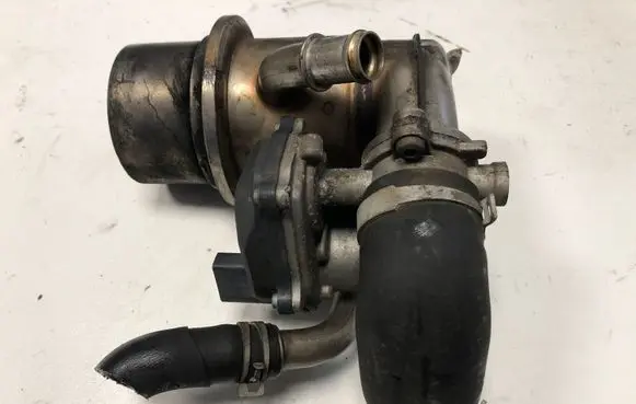 Volkswagen Golf VII EGR valve 04L131501C 04L131512D