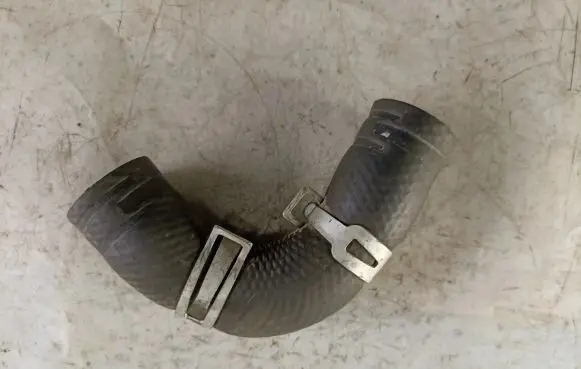 Suzuki Grand Vitara I Engine coolant pipe/hose
