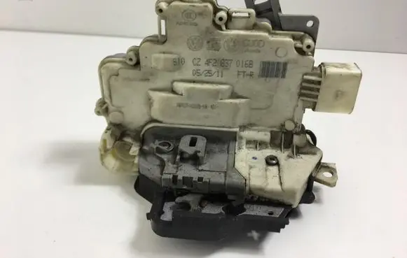 Audi A3 S3 8P Front door lock 4F2837016B