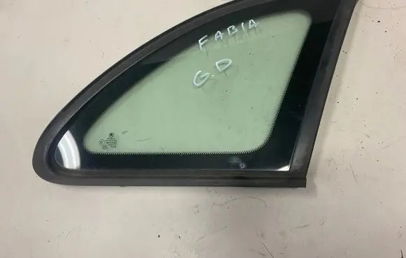 Skoda Fabia Mk2 (5J) Rear side window A038482 DOT609AS2M3