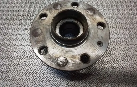 Volkswagen Caddy Rear wheel hub