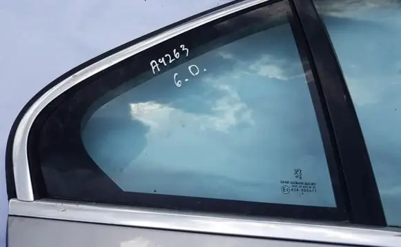 Peugeot 607 Rear vent window glass 