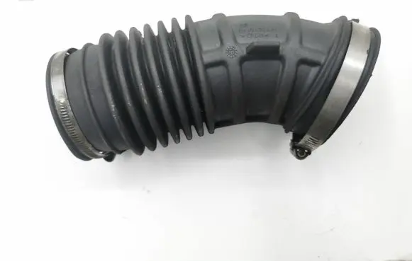 Chrysler 300 - 300C Air intake hose/pipe 0210490A