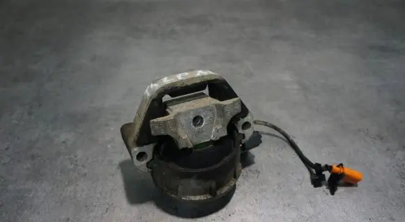 Audi A8 S8 D4 4H Engine mount bracket 4G0199381