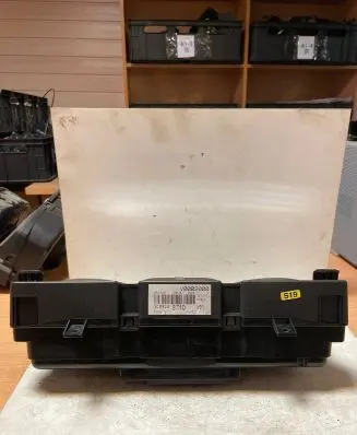 Volkswagen PASSAT B6 Speedometer (instrument cluster) 3C0920871D V0002000