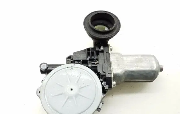Toyota RAV 4 (XA30) Front door window regulator motor 8571035180