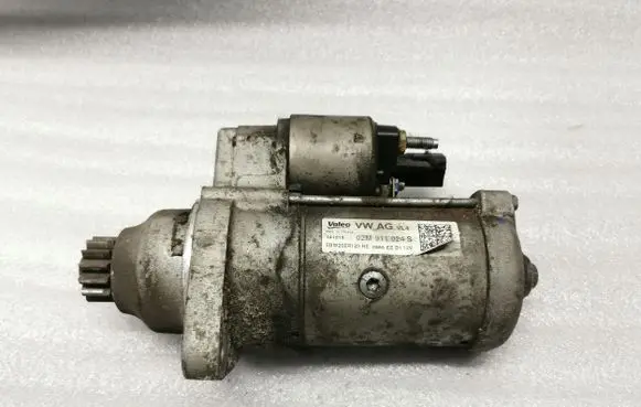 Volkswagen Golf VII Starter motor 02M911024S