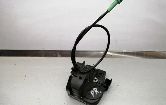 Renault Megane I Front door lock