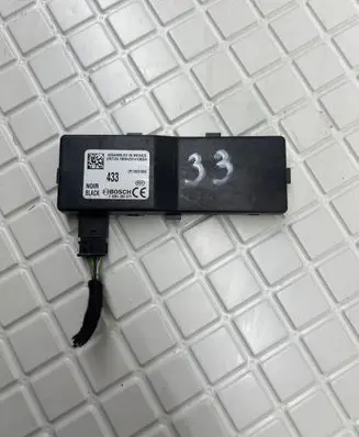 Opel Insignia A Door central lock control unit/module 13501980