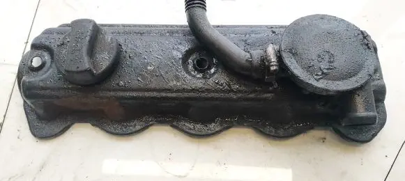Volkswagen PASSAT B4 Rocker cam cover 