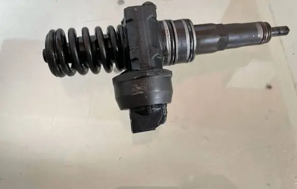 Seat Toledo III (5P) Fuel injector 038130073AG