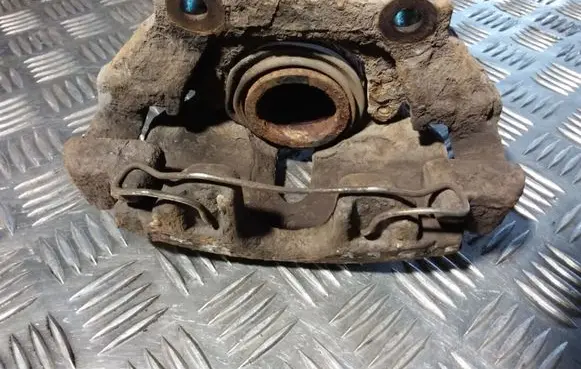 Volkswagen PASSAT B5 Front brake caliper
