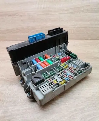 BMW 3 E92 E93 Fuse module 9131780 10688710