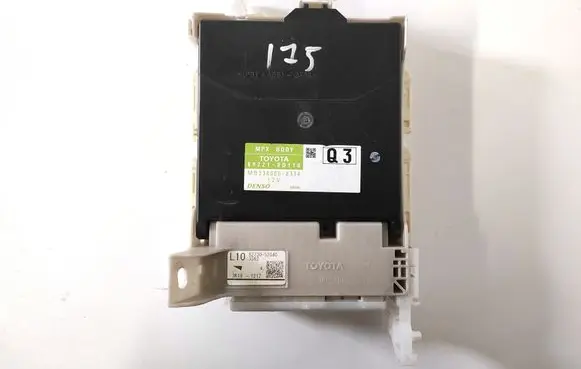 Toyota Yaris Fuse module 89221-0D110