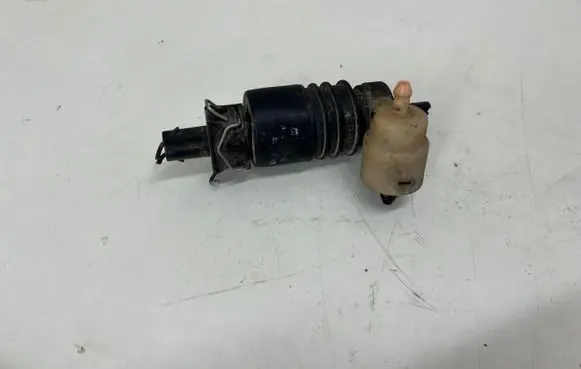 Volvo XC70 Windshield washer spray nozzle PA66B6P30