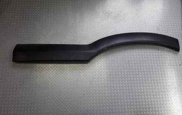 Rear fender molding trim