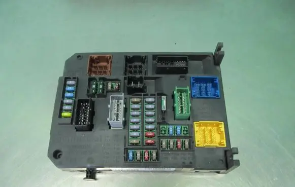 Peugeot 508 Fuse module 9664992380 S180121005G BSIQ0500