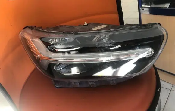 Volvo XC40 Headlight/headlamp 32293919