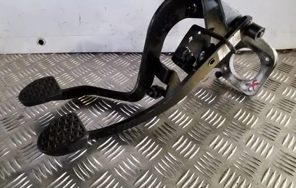 BMW X3 E83 Pedal assembly 3414589