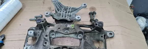 Audi A4 S4 B9 Gearbox mounting bracket 8W0399262AE 8W0399118C