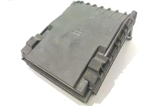 Volkswagen PASSAT B6 Fuse box cover 1K0937132F