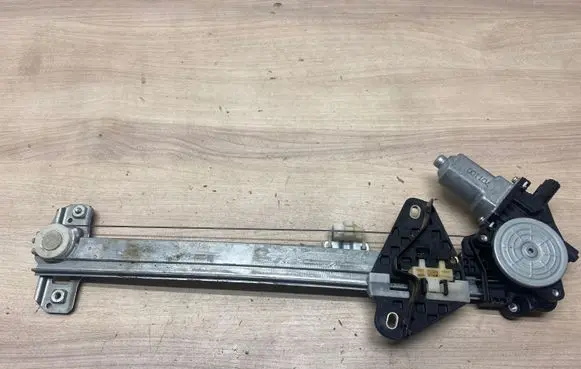 Honda CR-V Rear door window regulator motor