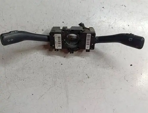 Wiper turn signal indicator stalk/switch