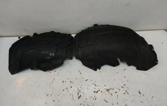Rear arch fender liner splash guards