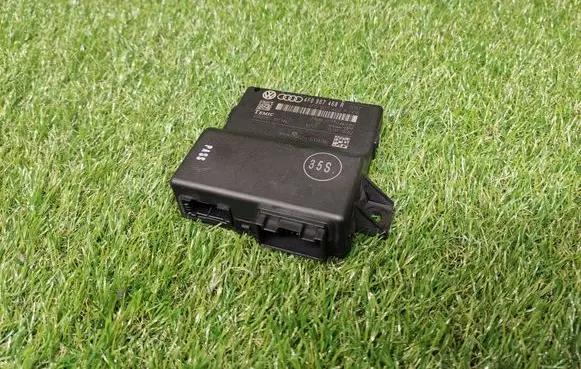 Audi Q7 4L Gateway control module 4F0907468R