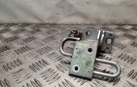 Audi A4 S4 B6 8E 8H Rear door lower hinge 8E0833411