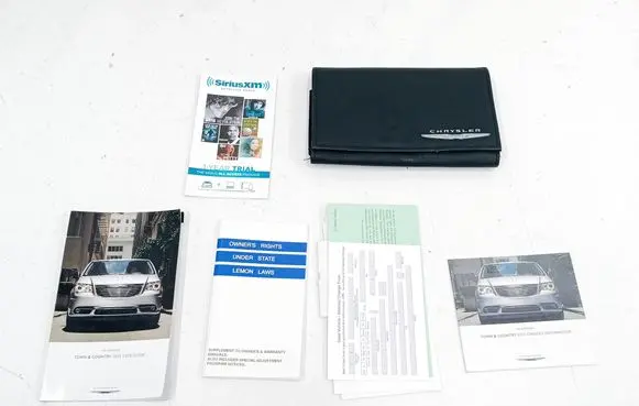 Chrysler Town & Country V Owners service history hand book
