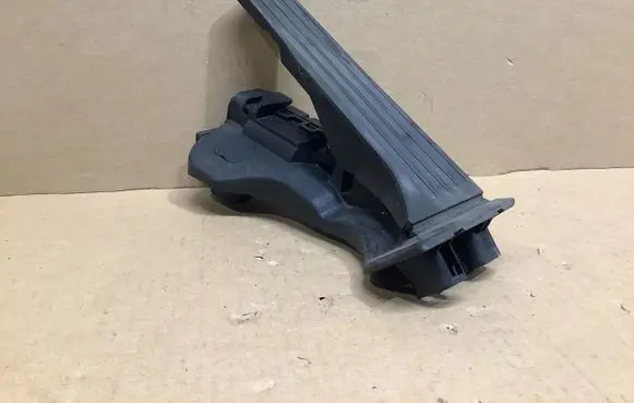 Volkswagen PASSAT B6 Accelerator throttle pedal 1K1723503L