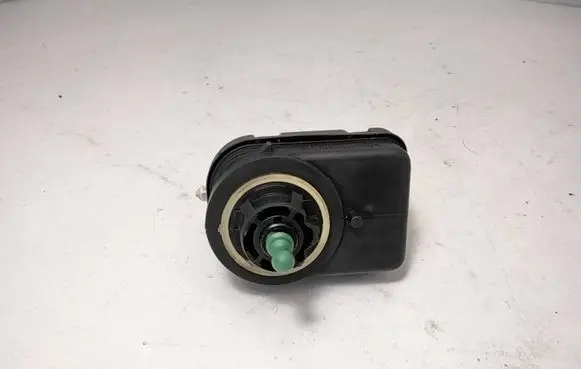 Renault Megane I Headlight level adjustment motor 7700840141 PA66GF30