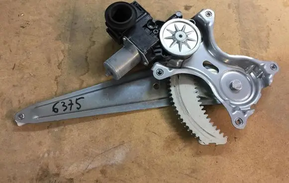 Toyota Prius (XW50) Rear window lifting mechanism without motor