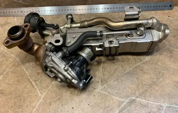 BMW 5 F10 F11 EGR valve cooler 8596444