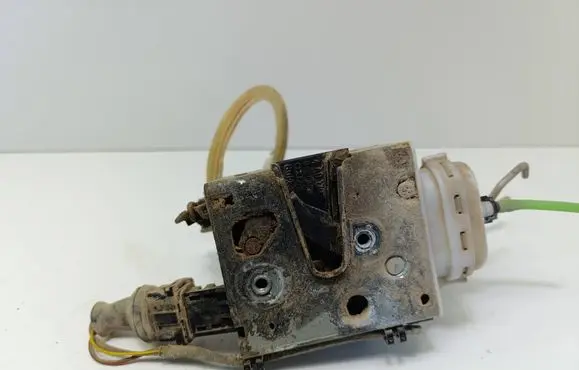 Audi A6 S6 C4 4A Front door lock 4A1837016D