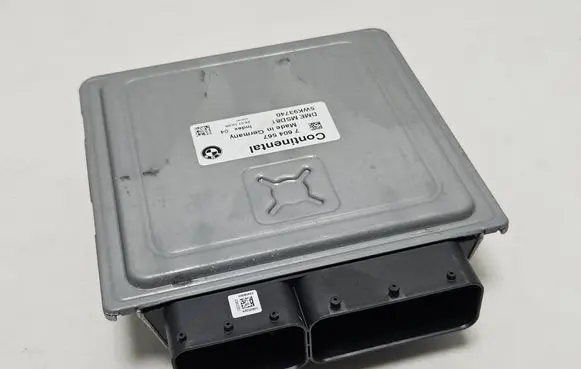 BMW 1 E82 E88 Engine control unit/module 7604567 100080492 5WK93740
