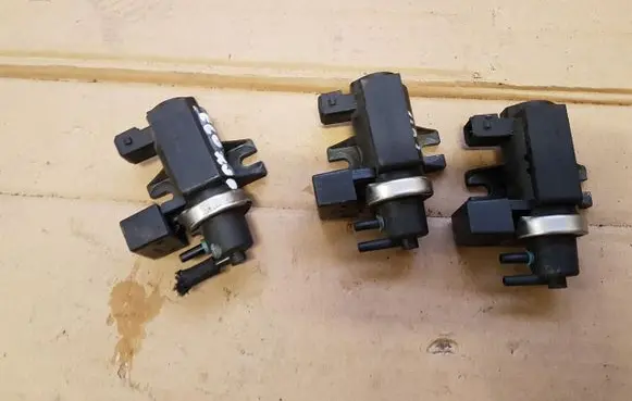 BMW 3 E90 E91 Valve vacuum 7796634