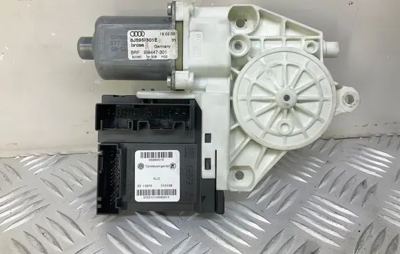 Audi TT TTS Mk2 Front door window regulator motor 8J8959801E