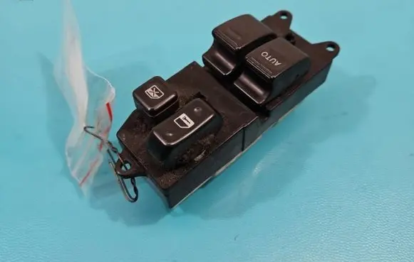 Toyota Corolla E110 Electric window control switch 84820-12400 IMPRK1371973
