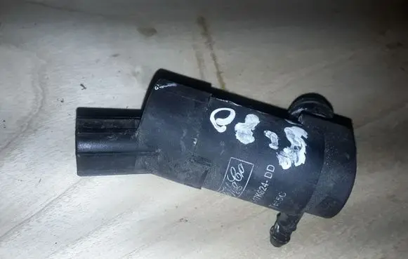 Volvo S80 Windscreen/windshield washer pump 1S7117K624