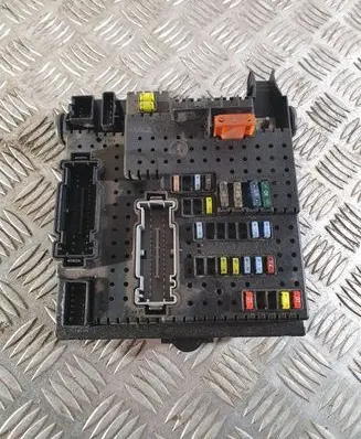 Volvo XC90 Fuse module 30728512 28017881 00006665332