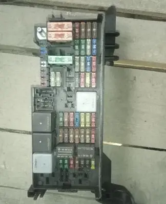 Mercedes-Benz ML W164 Fuse module A1645400272